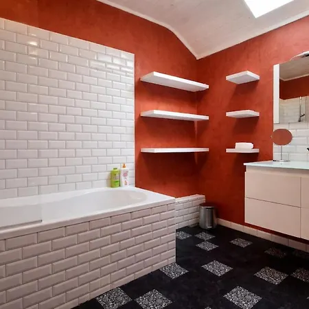 Duplex Familial Lumineux Avec Grande Terrasse *